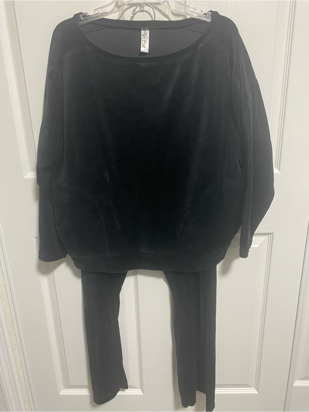 Victoria Secret YTK VTG Plush & Lush Black Velour Lounge Set - Classic Comfort